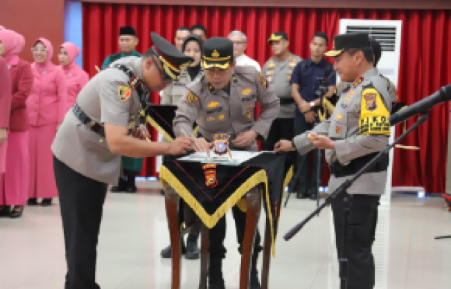 Sertijab di Jajaran Polda Riau: Empat Pejabat Utama dan Empat  Kapolres Dimutasi